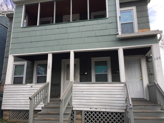 Primary Photo - 102 Weyl St