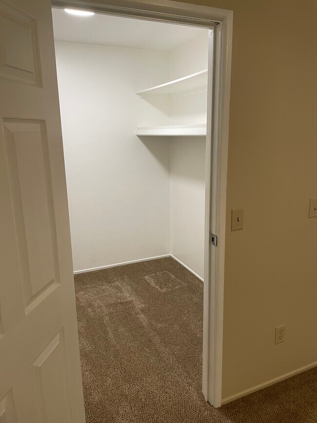 Walk-in Closet - 2118 Pauline Blvd