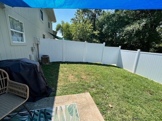 Building Photo - 433 Spring Ave