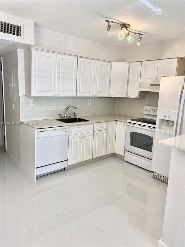 Building Photo - 1120 102nd St