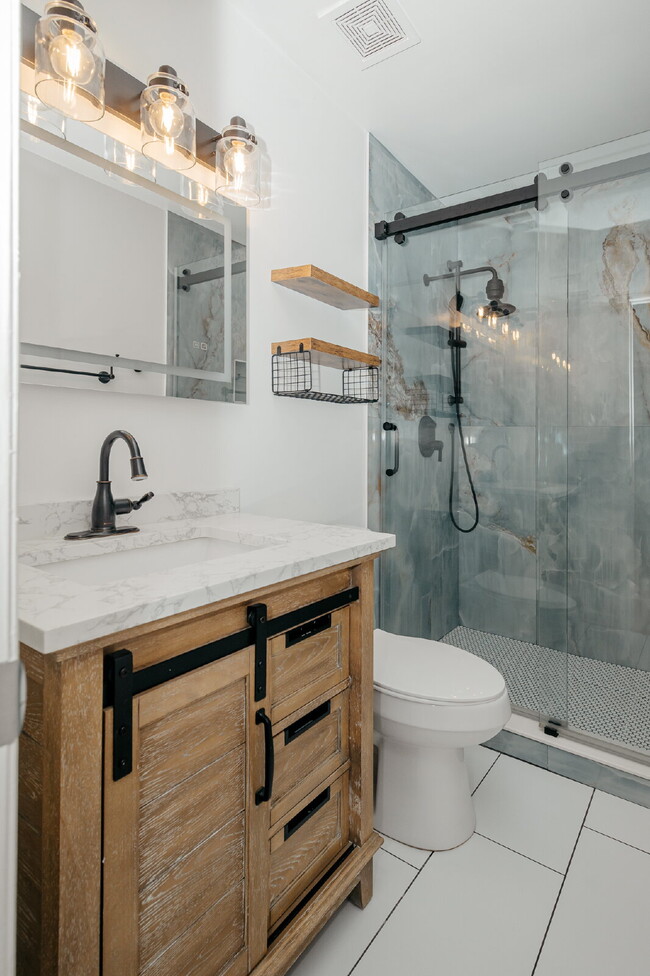 Building Photo - Charming 3-Bedroom Home with Hardwood Floors in Shadowmoss