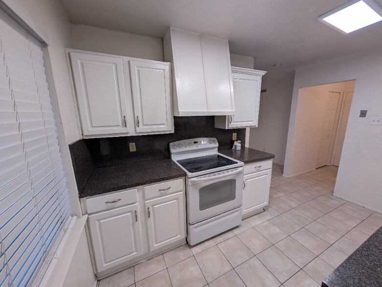 Building Photo - 144 Crestwood Blvd