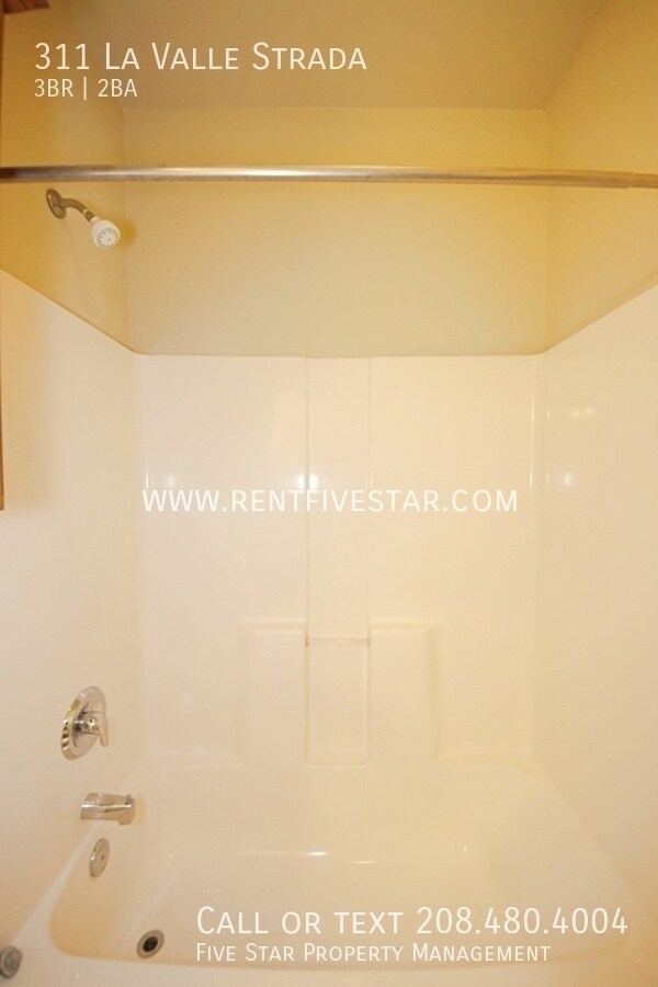 Building Photo - 311 La Valle Strada