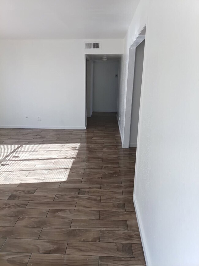 Building Photo - 6200 W Tidwell Rd