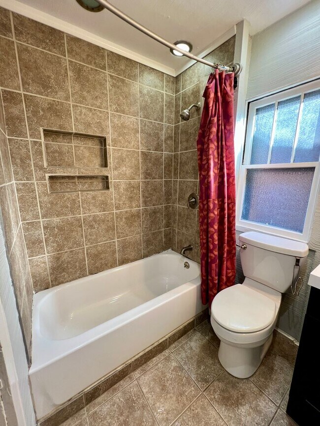 Building Photo - 6114 Columbia Ave