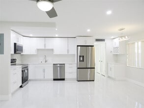 Building Photo - 343 Normandy Ln