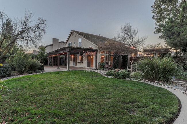 Building Photo - 2326 Carriage Dr