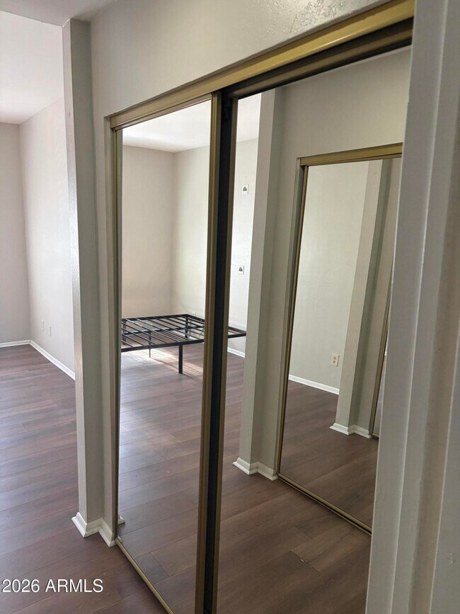 Building Photo - 930 N Mesa Dr