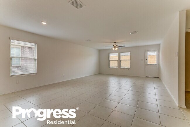 Building Photo - 1029 Crestview Dr