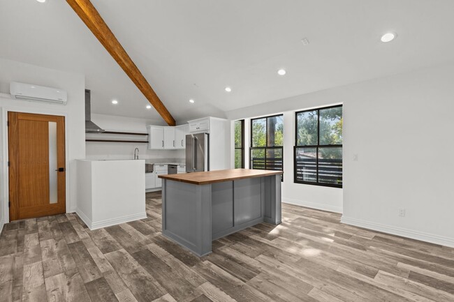 Building Photo - 4835 Gentry Ave
