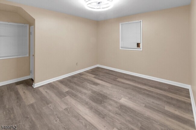 Building Photo - 2604 Parkway Ave