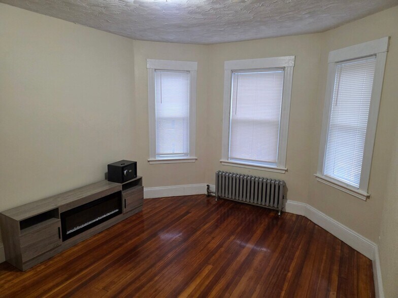 Building Photo - 64 Topliff St