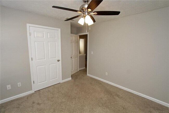 Building Photo - 2951 Belfaire Lake Dr
