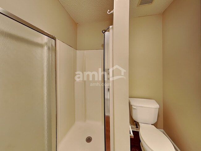 Building Photo - 1004 Moat Ct
