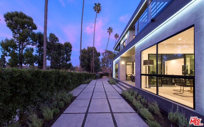 Building Photo - 12720 Montana Ave