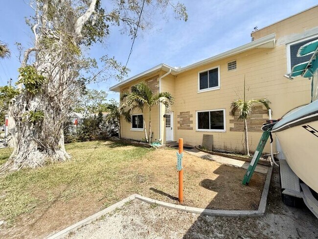 Building Photo - 315 12th Ave