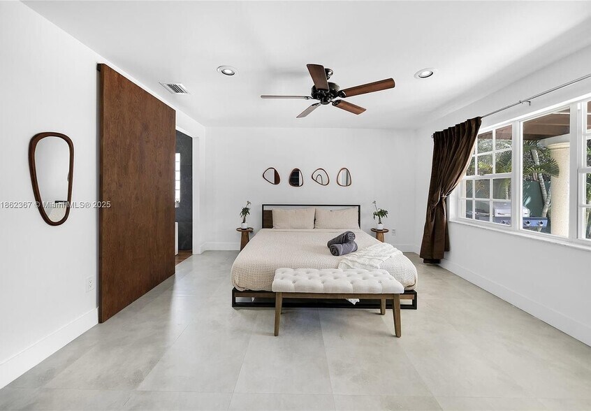 Building Photo - 620 SW 22nd Rd