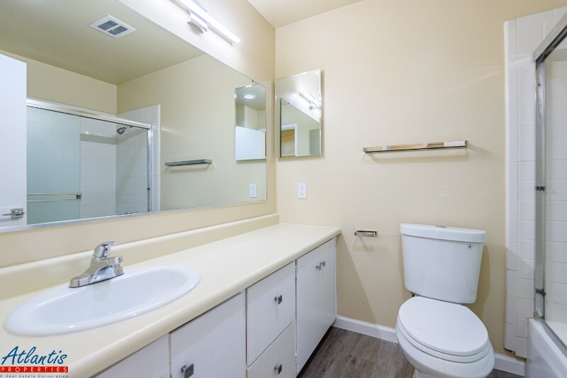 Building Photo - 555 S 10th St