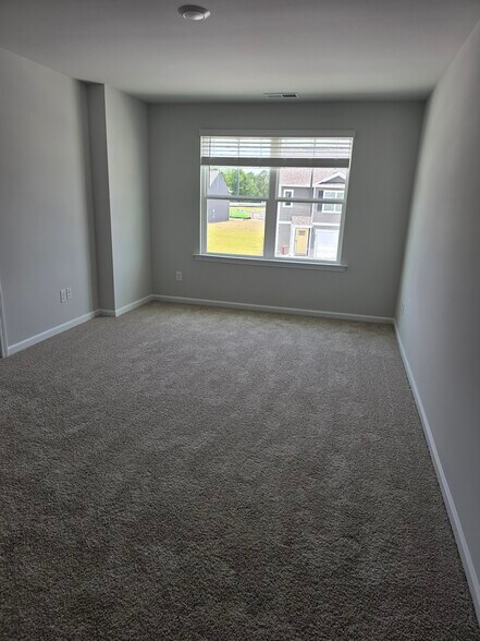 Ensuite Bedroon - 4174 High Glen Dr