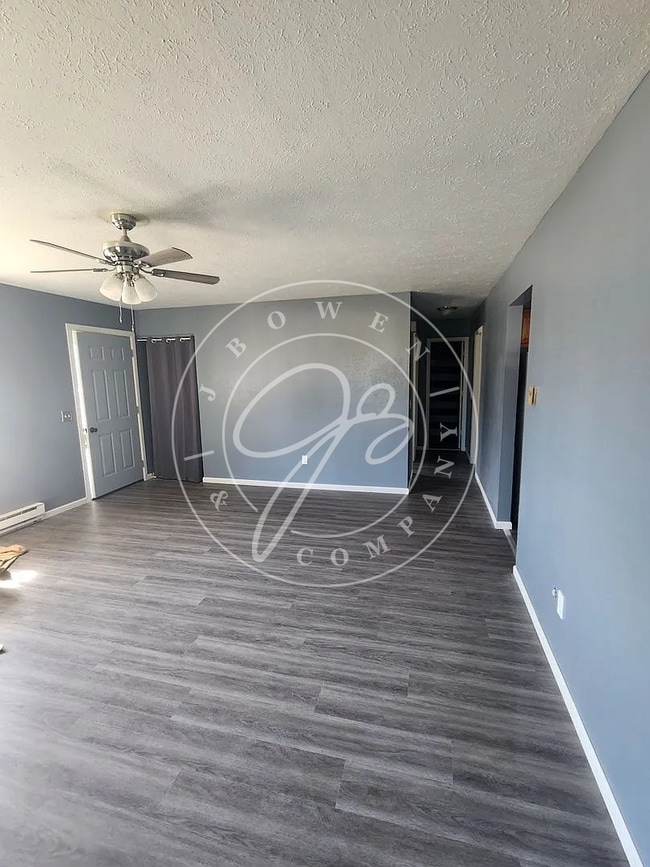 Building Photo - Spacious twin plex- 2 bed 1 bath - Lake Township-Lake Schools!