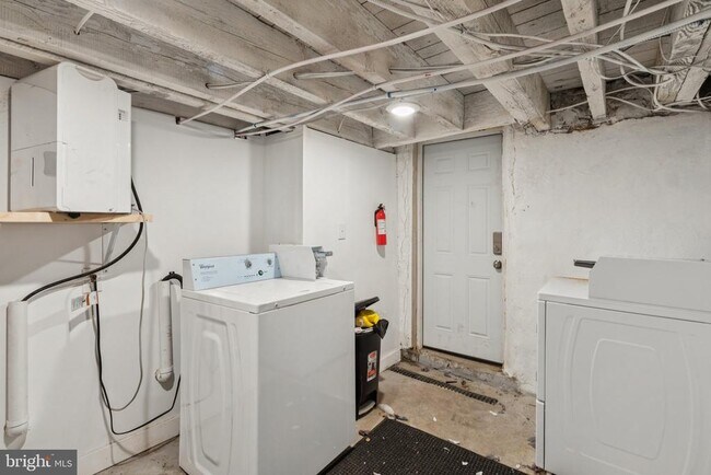 Building Photo - 21 E Price St