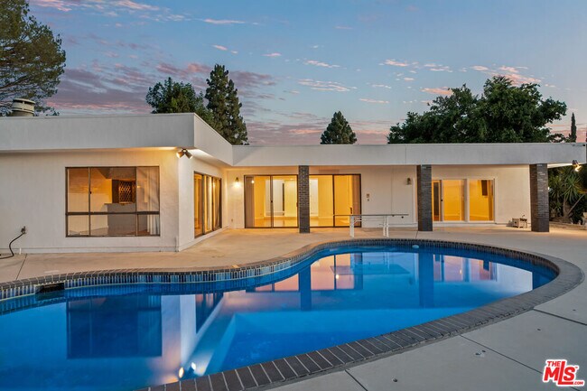 Building Photo - 3329 Dona Rosa Dr