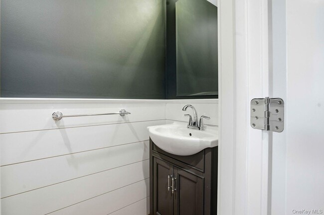 Building Photo - 71 Henry Ave