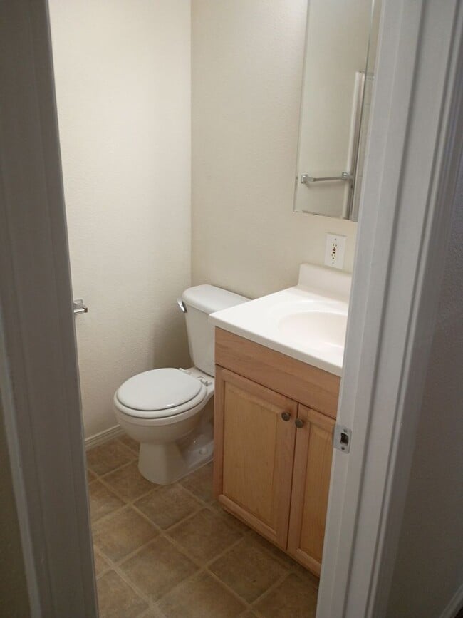 Building Photo - 3225 Lucerne Way