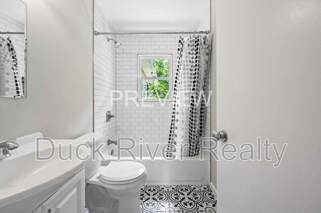 Building Photo - 106 1/2 Hobbs Dr