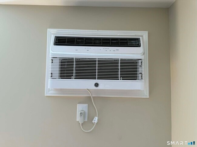 Building Photo - 1001 Old Colony Rd