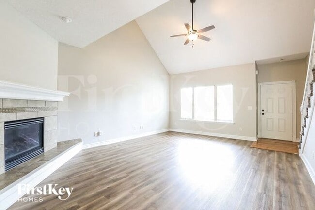 Building Photo - 800 Red Maple Dr