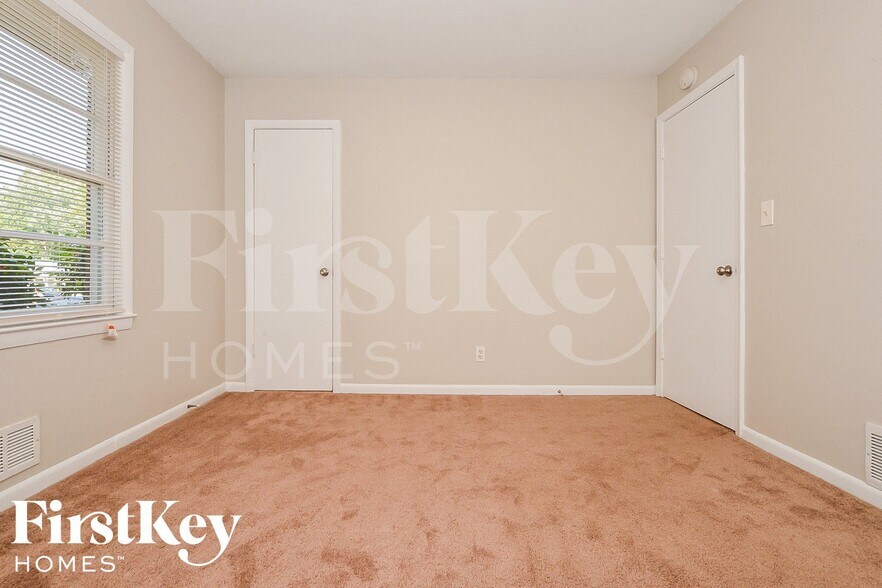 Building Photo - 525 Jefferson Ave