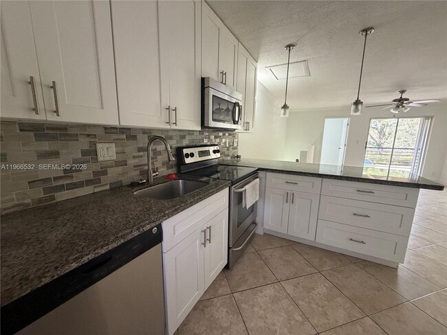 Building Photo - 104 Gardens Dr