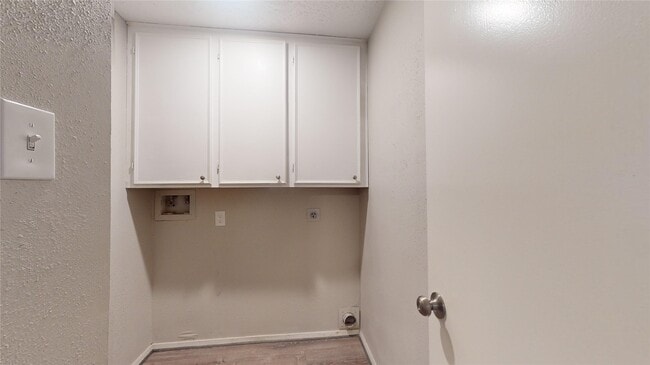 Building Photo - 2331 Barrington Pl Dr