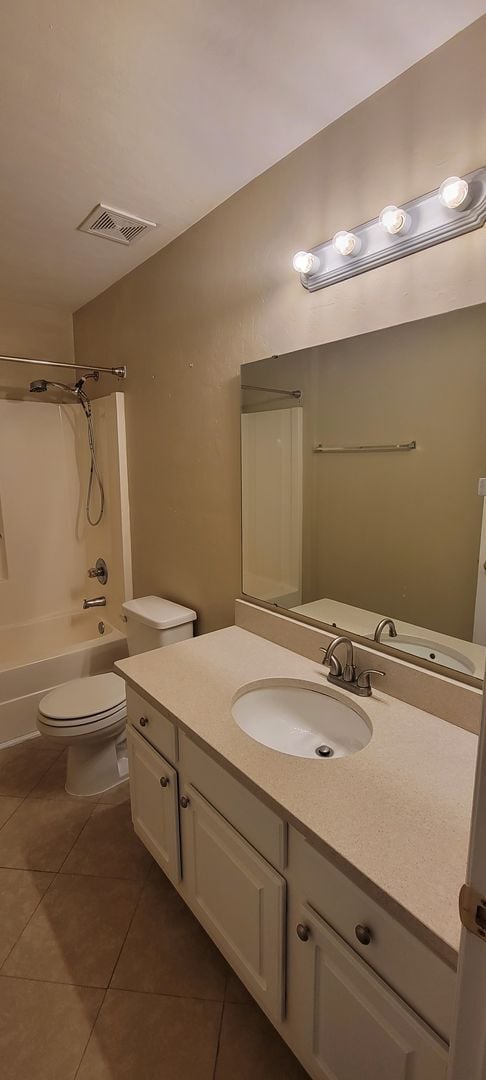 Building Photo - 3 bedroom/2 bath in Palm Grove
