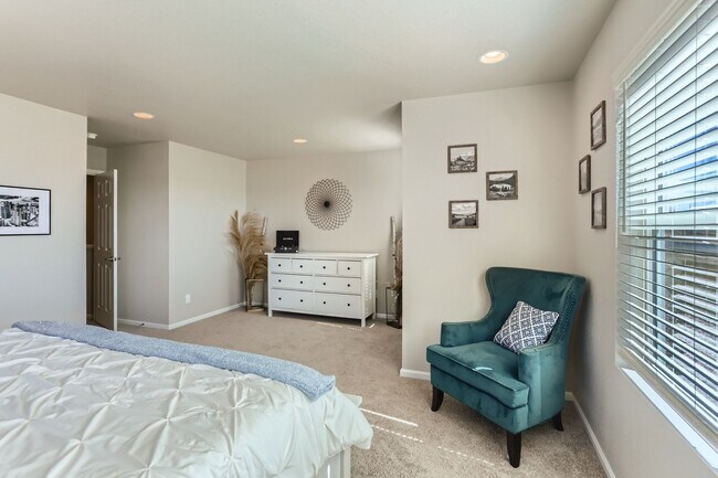 Building Photo - Modern Comfort Minutes from DIA — 3BR Town...