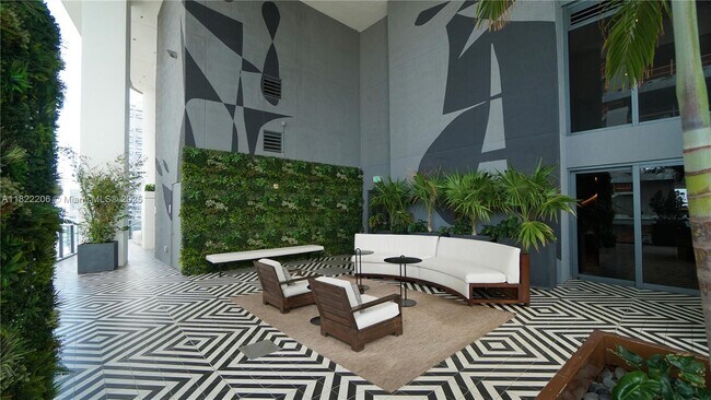 Building Photo - 801 S Miami Ave
