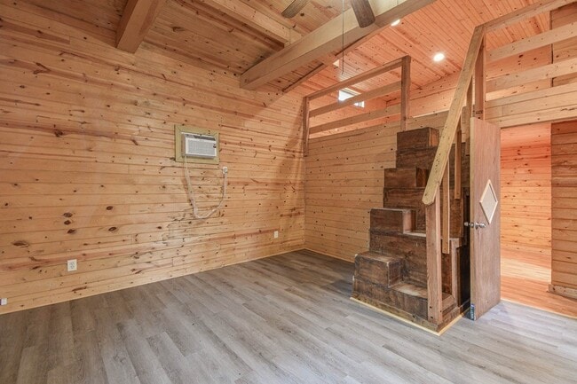 Building Photo - 20011 Parkway Ln