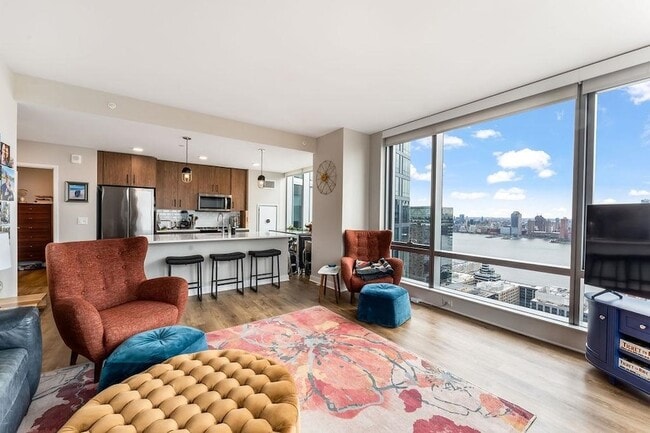 Building Photo - 25 Christopher Columbus Dr