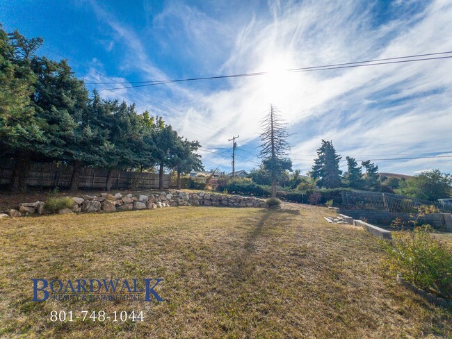 Building Photo - Spacious 5-Bedroom Home with Mountain View...