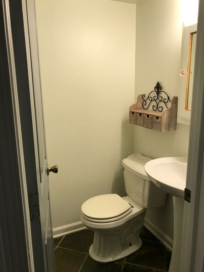 Building Photo - 106 Tulip Tree Ct