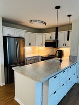 Building Photo - 5252 Balboa Arms Dr