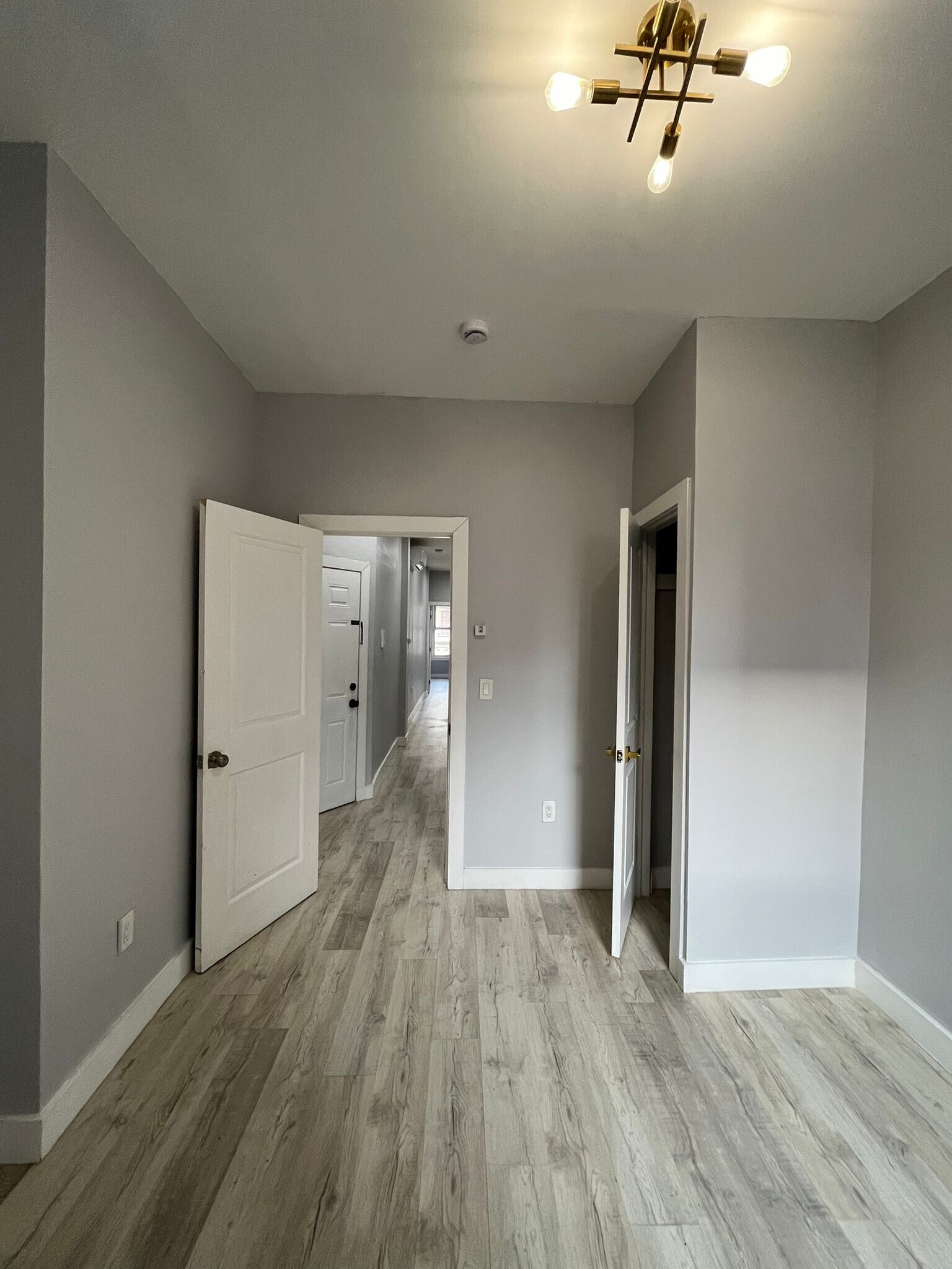 Building Photo - 86 Zabriskie St