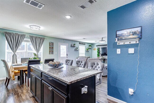 Building Photo - 24059 Hay Needle Ln