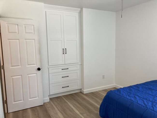 Building Photo - 3514 Hacienda Dr