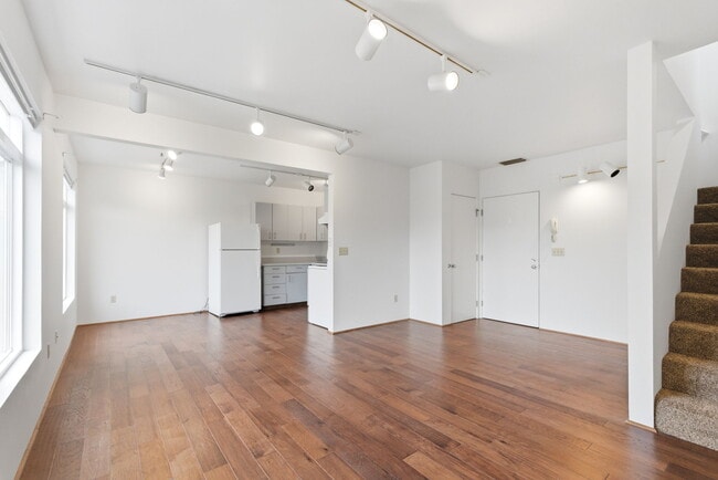 Building Photo - 2275 NW Kearney St