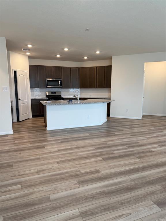 Building Photo - 4828 Sun Fls Dr