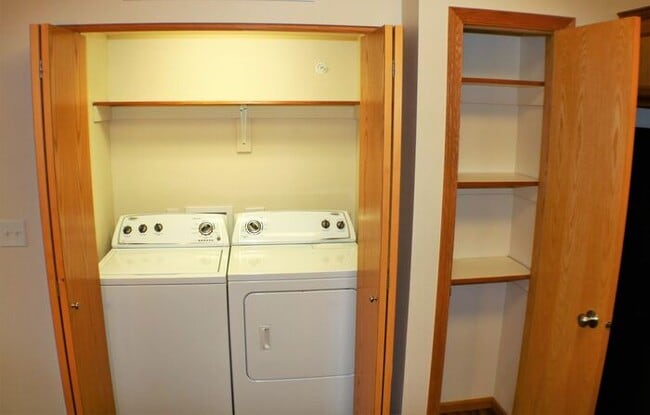 Building Photo - $1,135 | 2 Bedroom, 2 Bathroom Condo | No ...