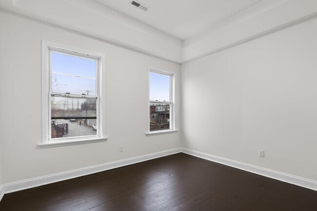 Building Photo - 16 S Conkling St