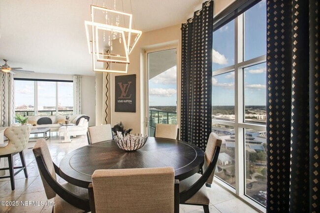 Building Photo - The Peninsula #1710